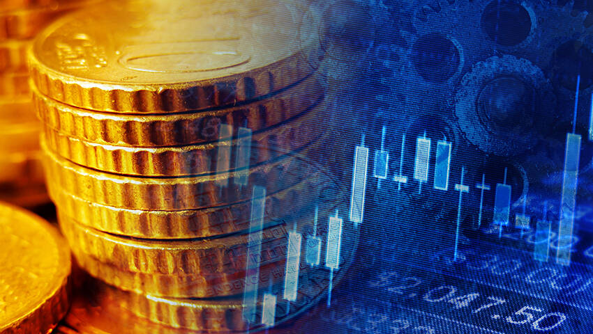 الذهب يهبط والدولار يرتفع وتوقعات بشأن تقليص الحوافز من البنوك المركزية الكبرى... 